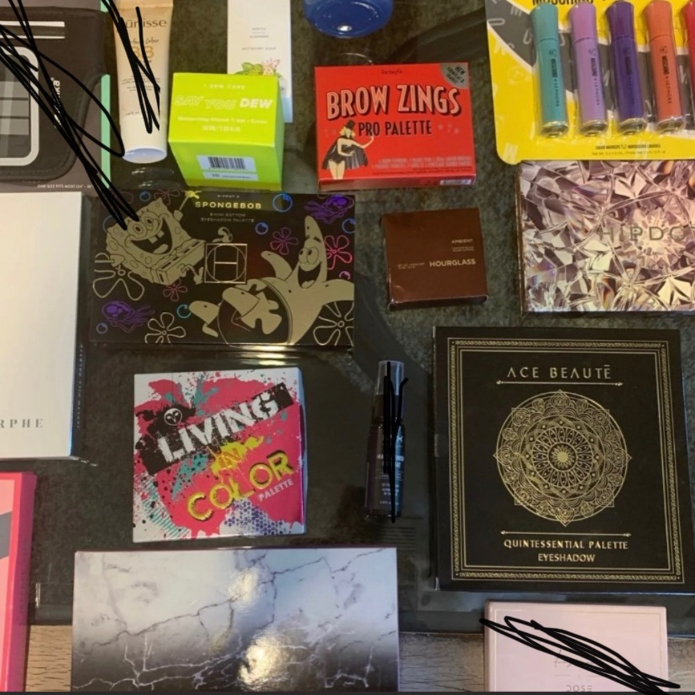 MAKEUP BUNDLE - Picture 3 of 10